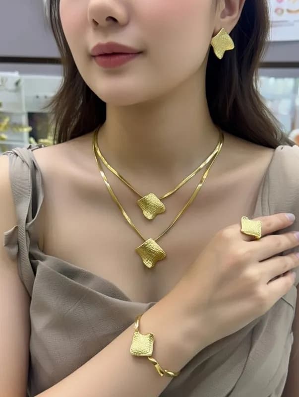 Набор украшений "Золотой лепесток" - серьги, колье, браслет, кольцо-1