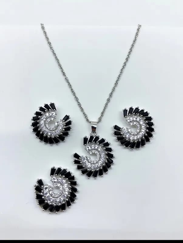 Набор украшений - подвеска, серьги, кольцо