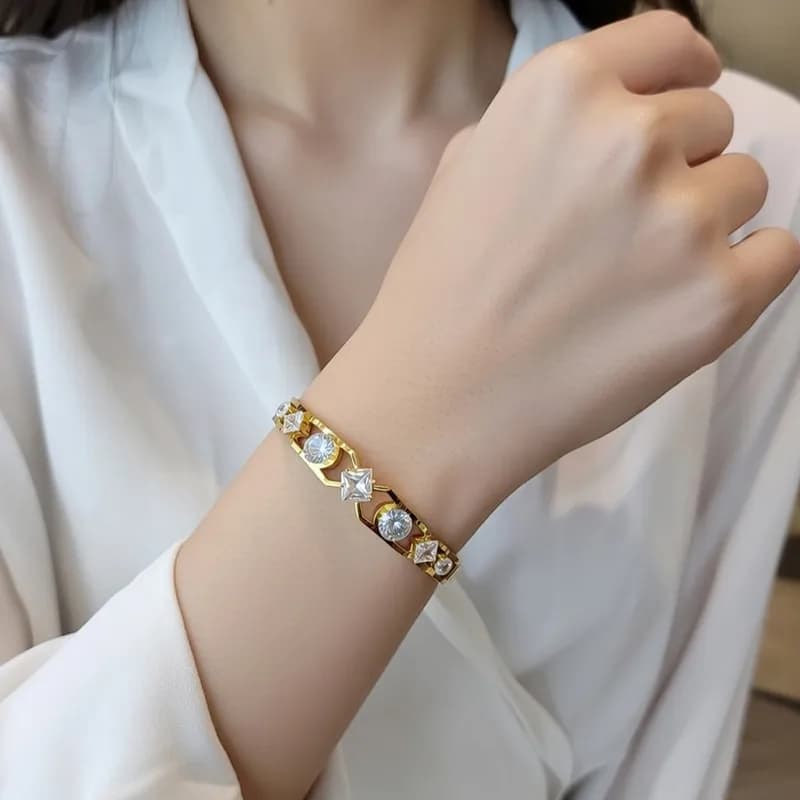 Браслет - золотистый, с камнями-1