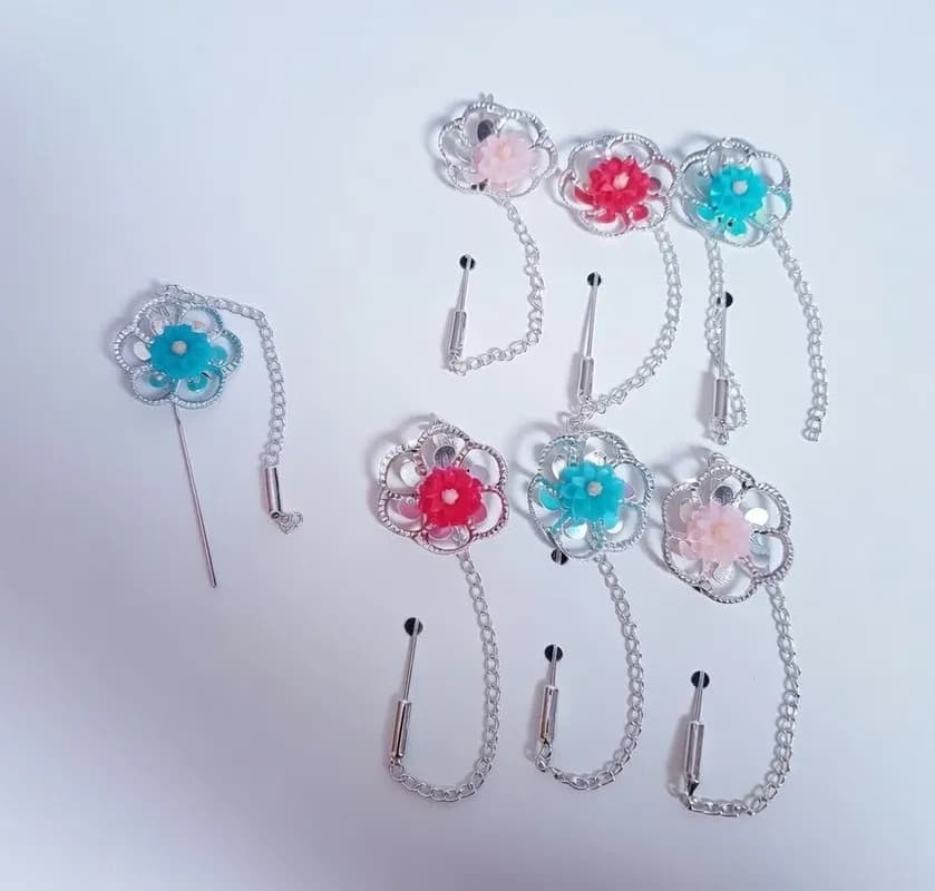 Булавка с цветочком для платка -0