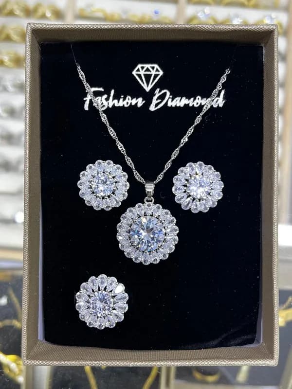 Набор украшений - подвеска, серьги и кольцо-1