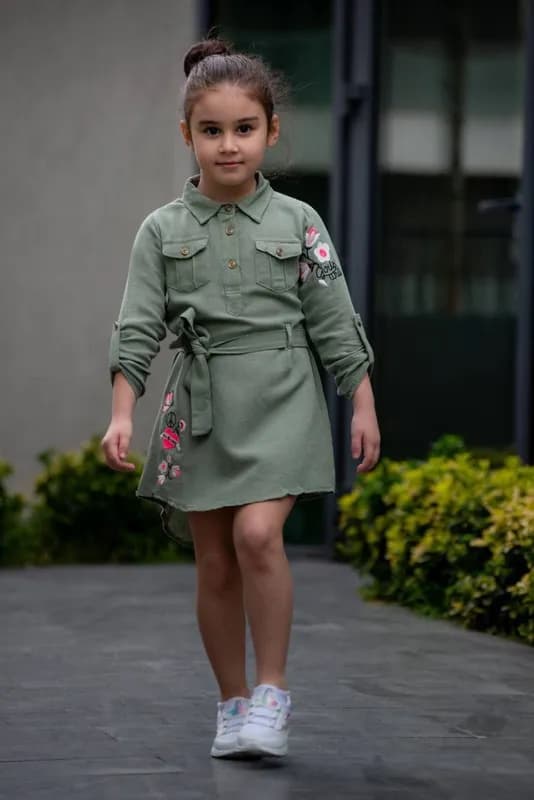 Детское платье-рубашка с вышивкой-1