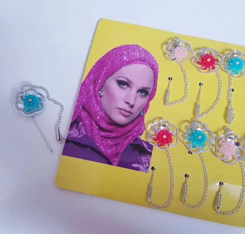 Булавка с цветочком для платка -2