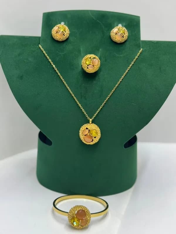 Набор украшений с жёлто-оранжевыми камнями - серьги, колье, браслет, кольцо-0