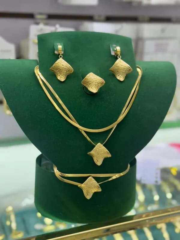 Набор украшений "Золотой лепесток" - серьги, колье, браслет, кольцо-0