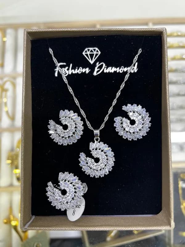 Набор украшений - подвеска, серьги, кольцо-1