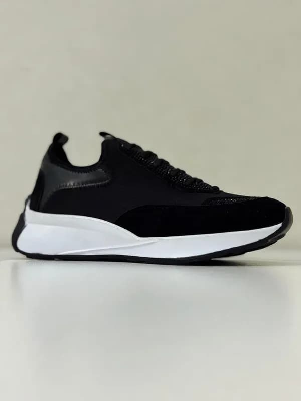 Женские кроссовки с чёрными стразами-2