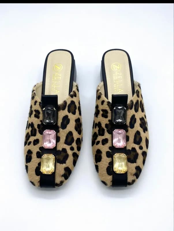 Женские шлёпанцы ZELLA с леопардовым принтом и камнями