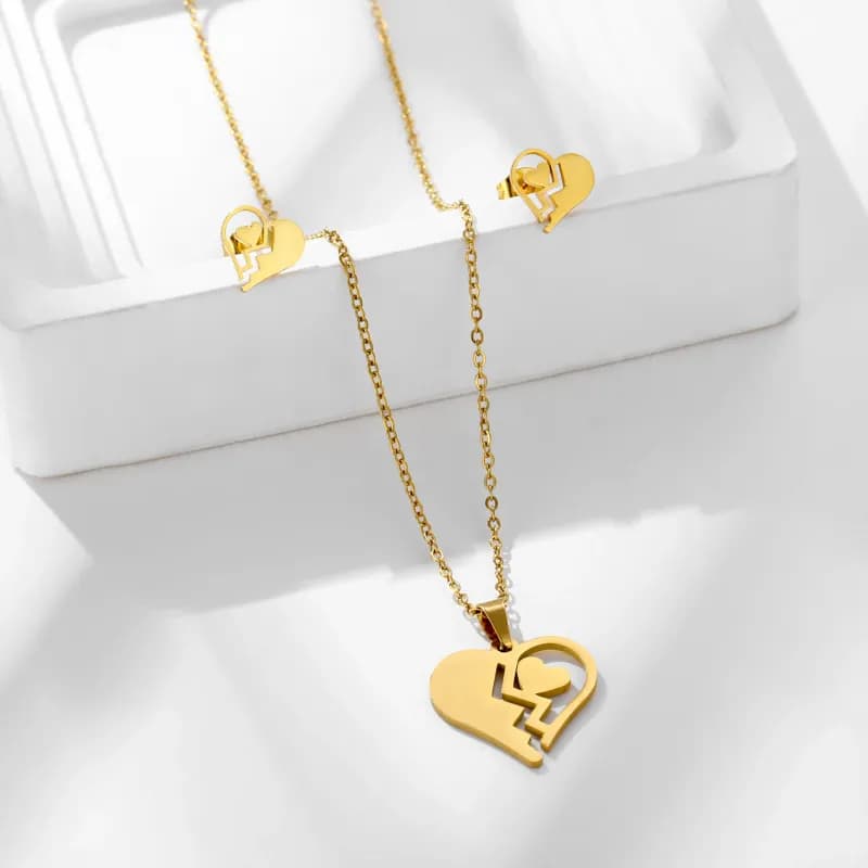 Набор украшений - подвеска и серьги-0