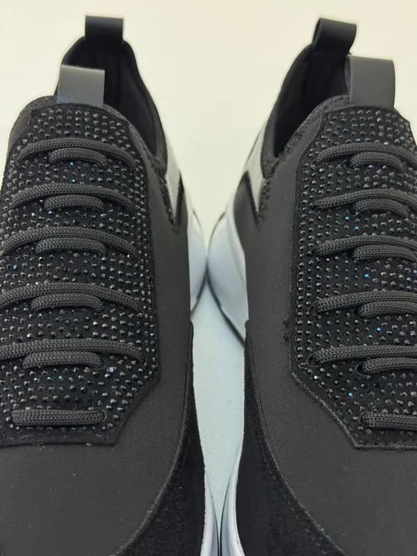 Женские кроссовки с чёрными стразами-3
