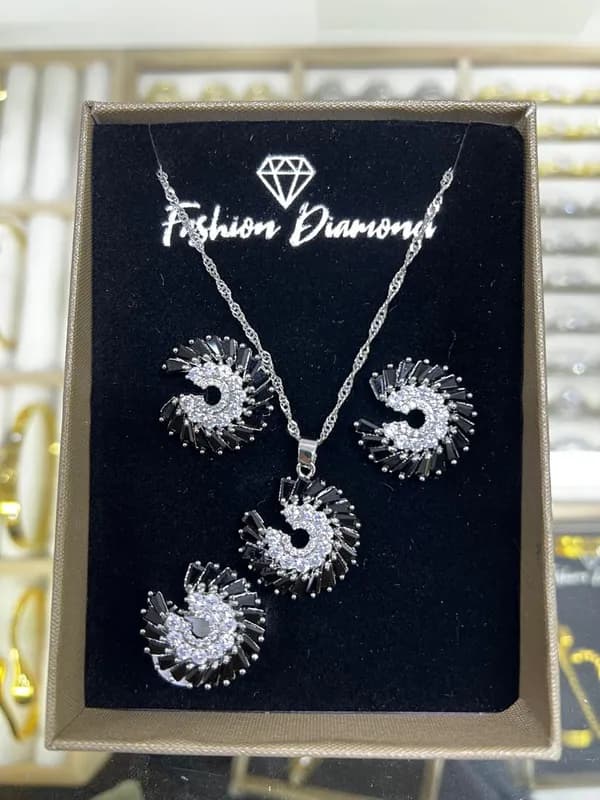 Набор украшений - подвеска, серьги, кольцо-1